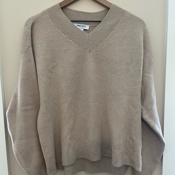 Nine West Beige Ribbed V-Neck Sweater - Picture 1 of 4